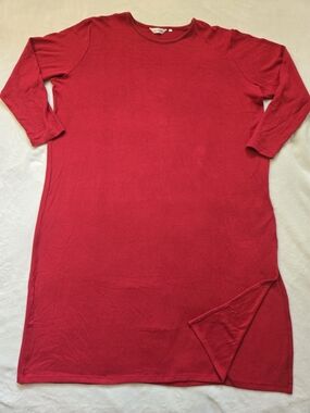 Classic Red Knit Midi Dress with Long Sleeves